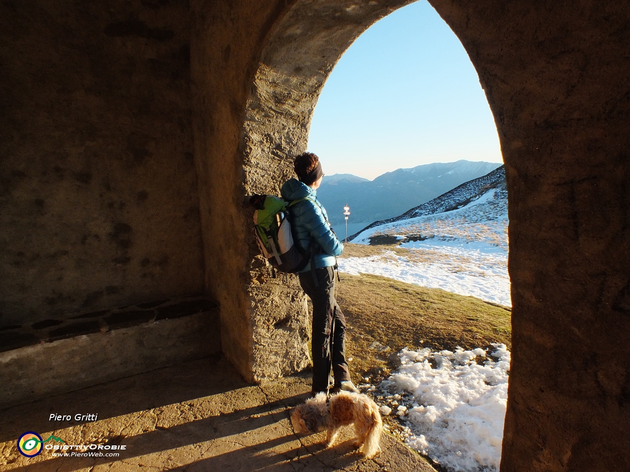 79 dall'ingresso ad arco di Sant'Amate....JPG